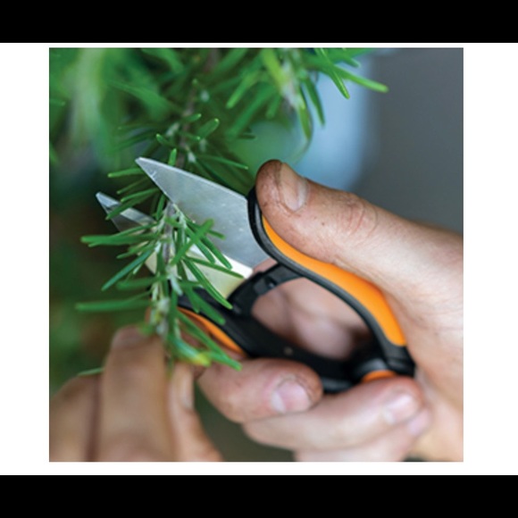 Fiskars Garden Herb Snip, 5 Inch, Black - Picture 5 of 5